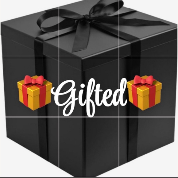 unbranded Handbags - 🌟Caramel Color Satchel Tote Bag with Gold Accents🌟NWT also can be crossbody